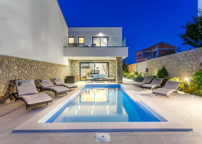 Maria Mit Garten- Grill Und Terrasse By Interhome * Gabonjin
