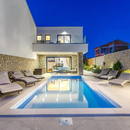 Maria Mit Garten- Grill Und Terrasse By Interhome * Gabonjin